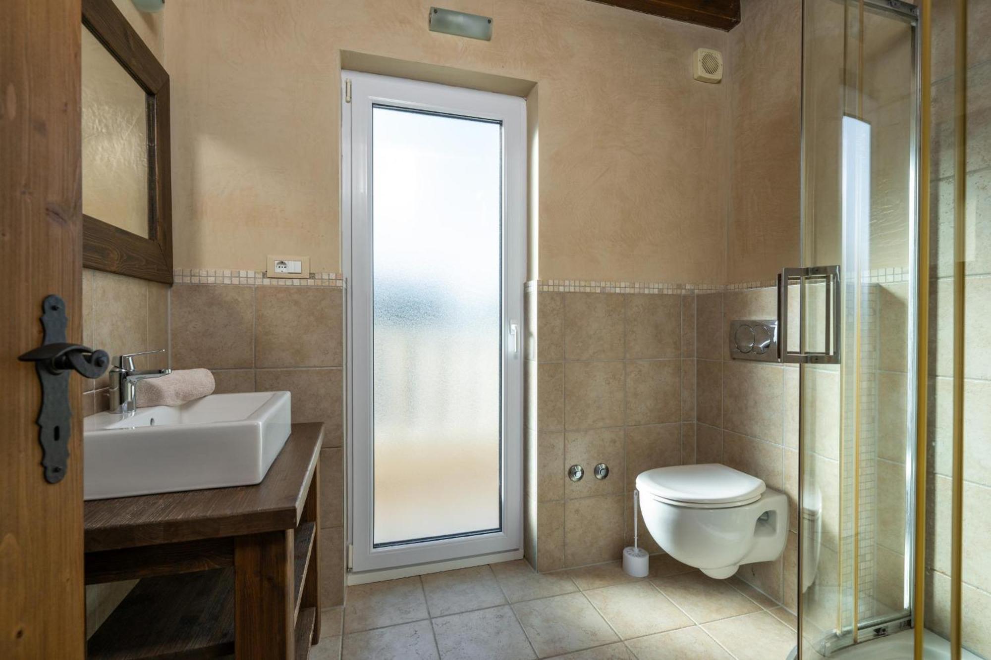 Villa Castagna Near The Sea With Private Pool And Sauna Premantura Eksteriør billede