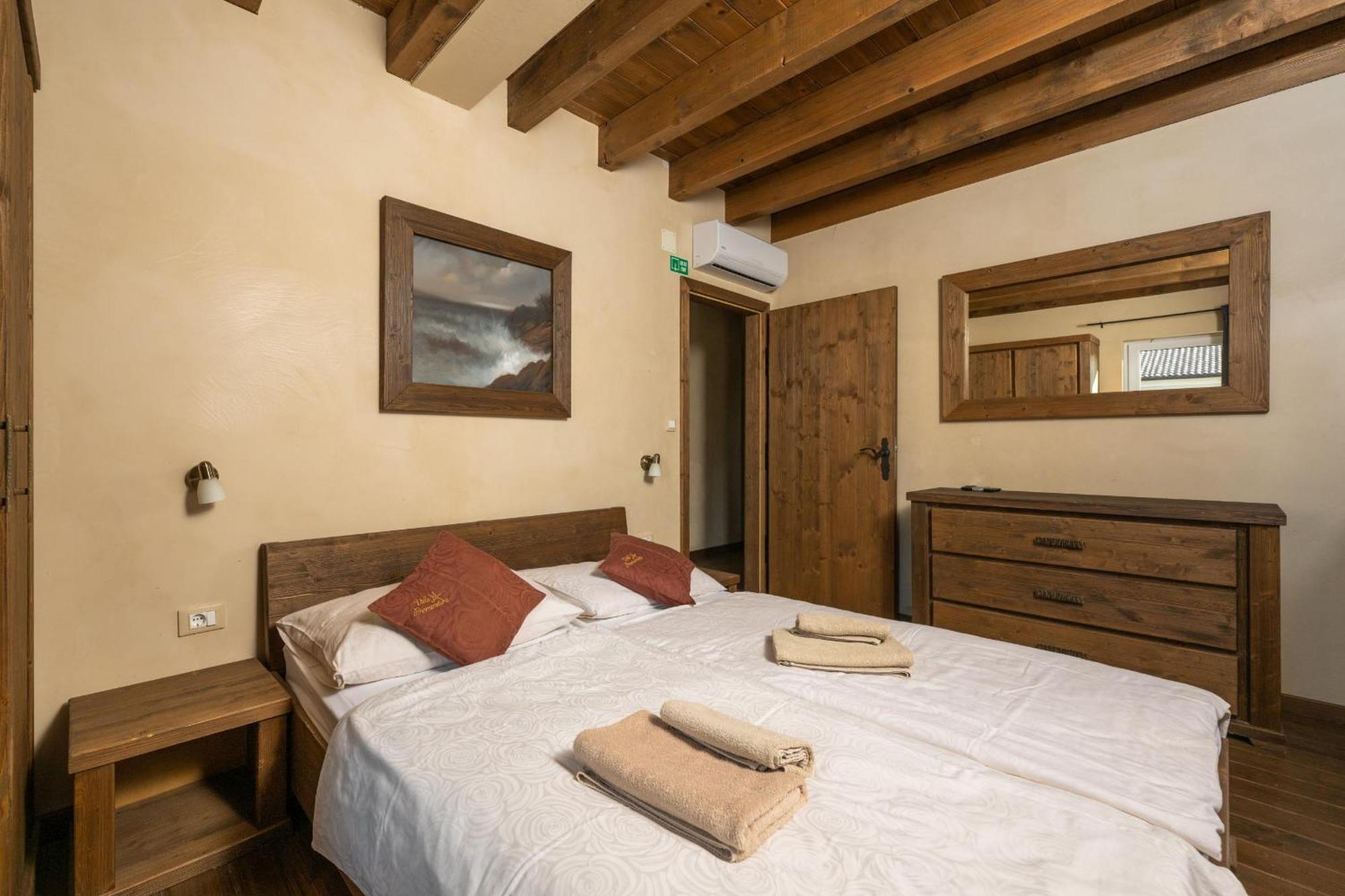 Villa Castagna Near The Sea With Private Pool And Sauna Premantura Eksteriør billede