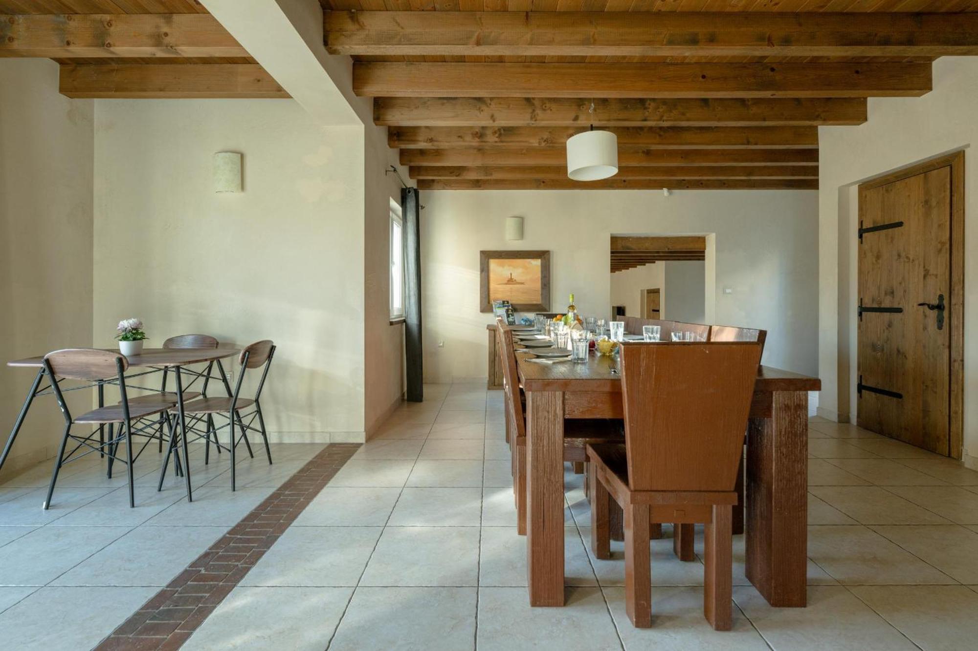 Villa Castagna Near The Sea With Private Pool And Sauna Premantura Eksteriør billede