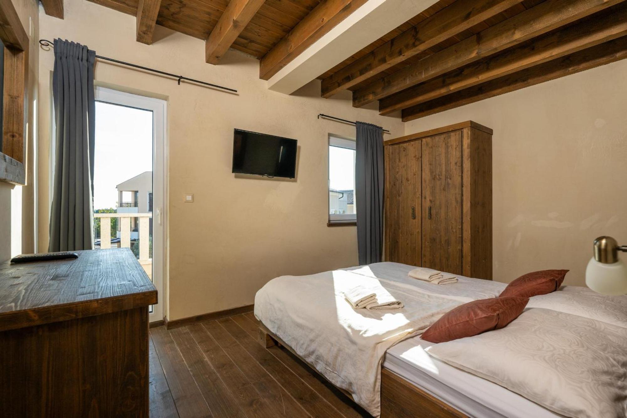 Villa Castagna Near The Sea With Private Pool And Sauna Premantura Eksteriør billede