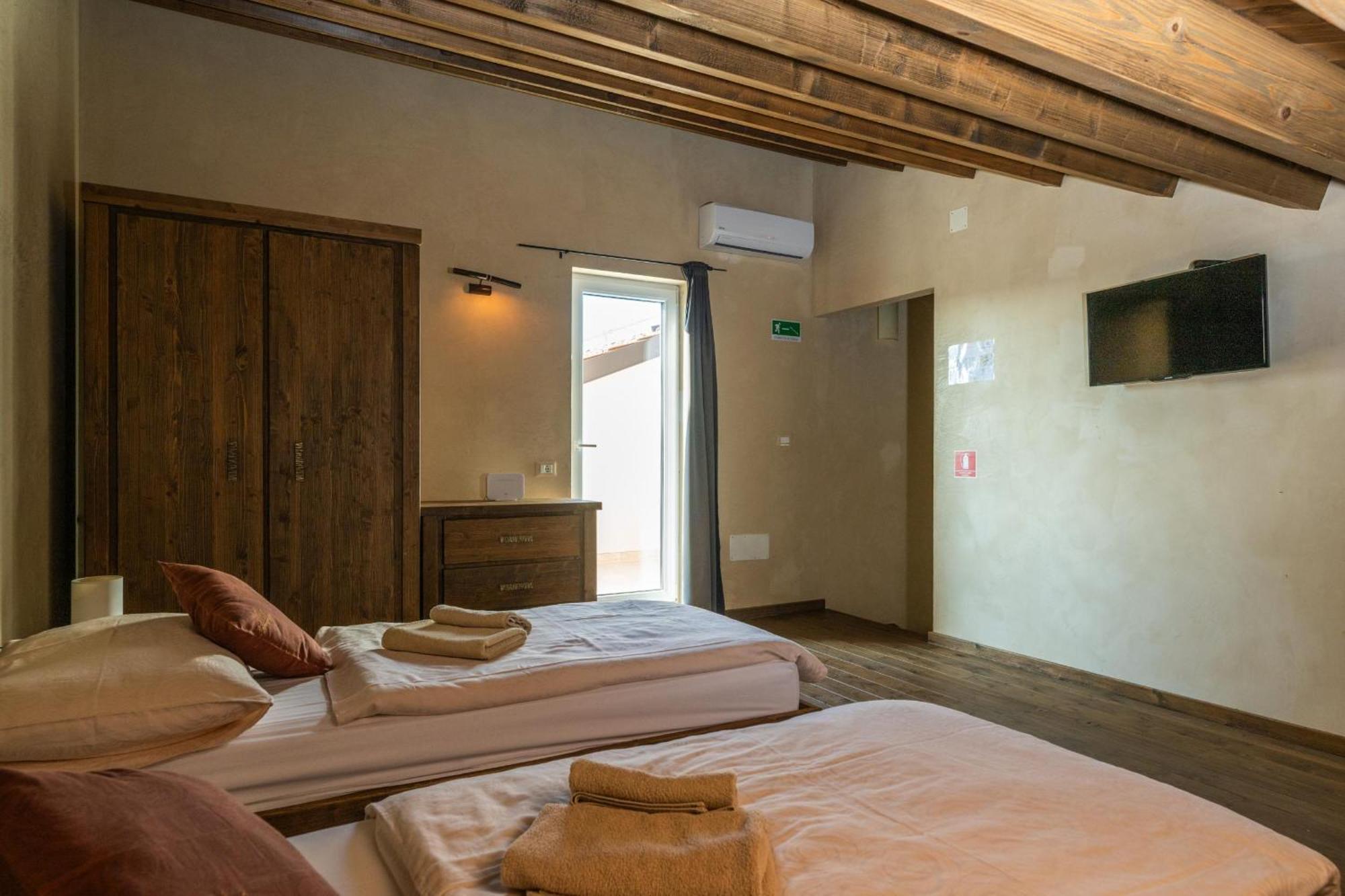 Villa Castagna Near The Sea With Private Pool And Sauna Premantura Eksteriør billede