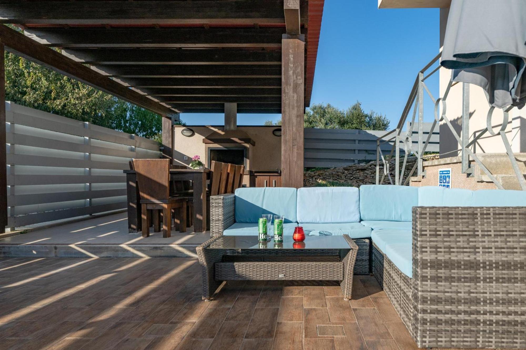 Villa Castagna Near The Sea With Private Pool And Sauna Premantura Eksteriør billede