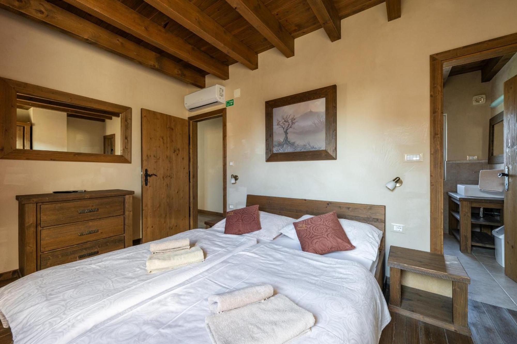 Villa Castagna Near The Sea With Private Pool And Sauna Premantura Eksteriør billede