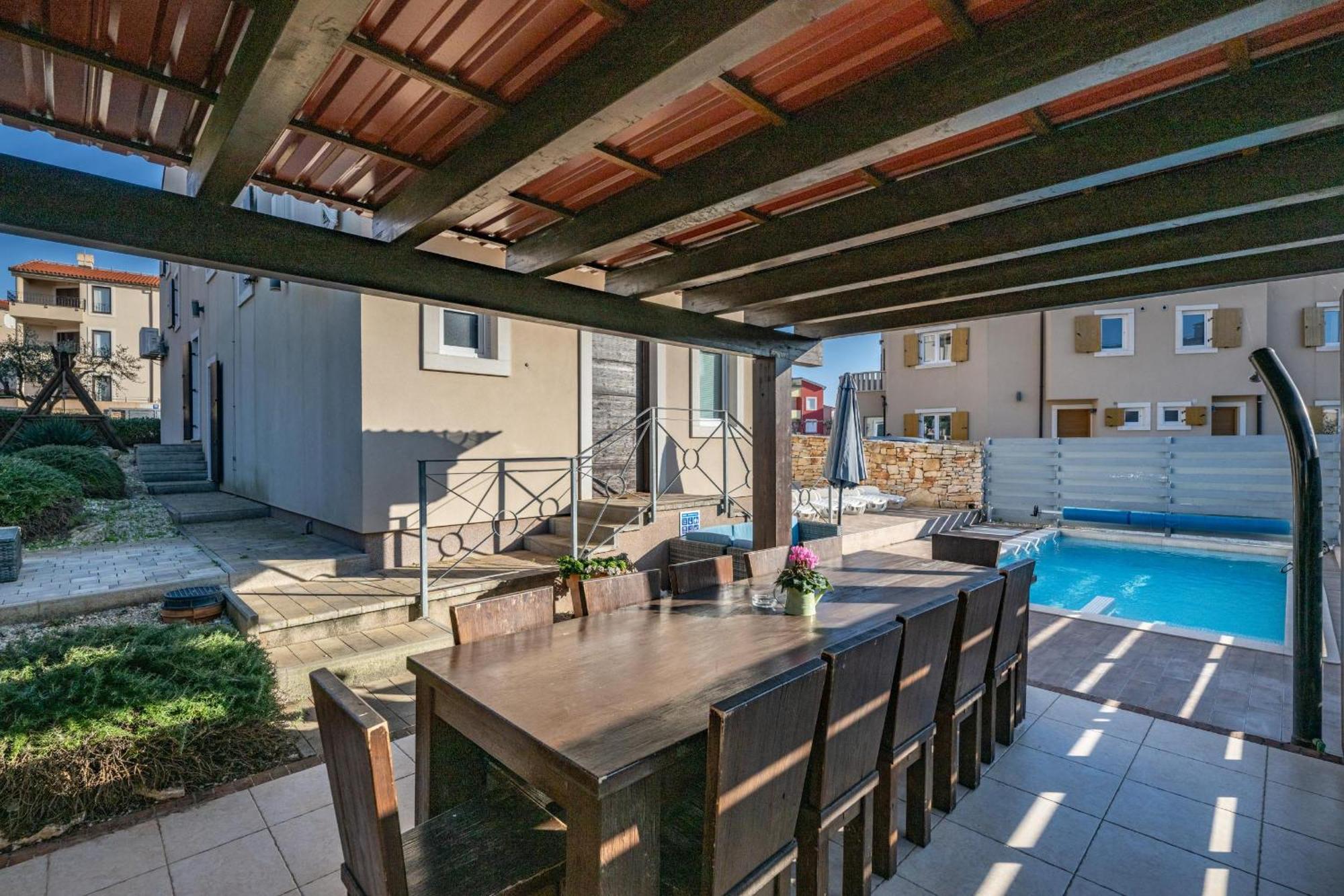 Villa Castagna Near The Sea With Private Pool And Sauna Premantura Eksteriør billede