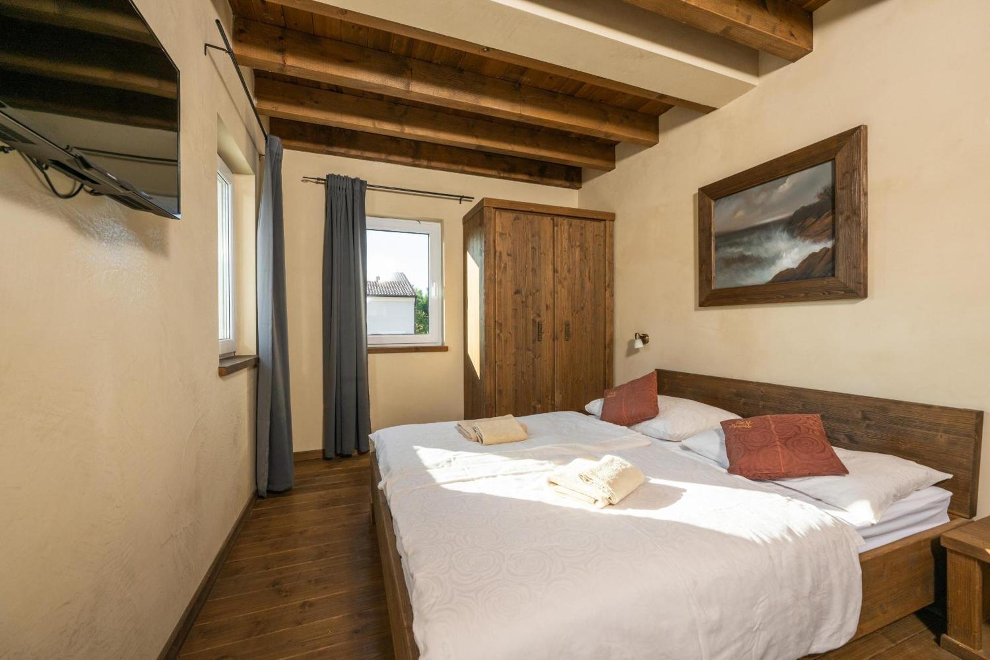 Villa Castagna Near The Sea With Private Pool And Sauna Premantura Eksteriør billede