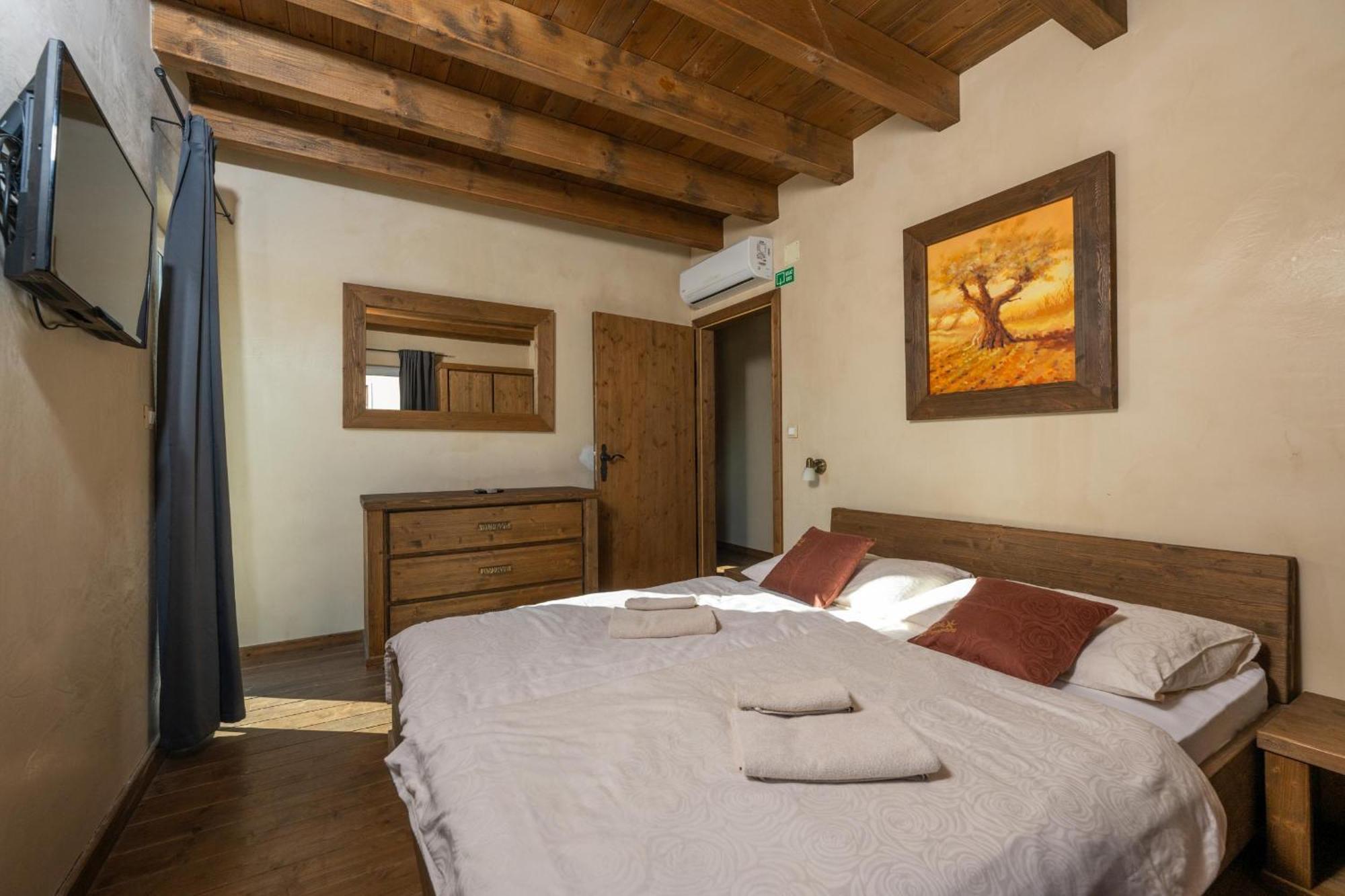 Villa Castagna Near The Sea With Private Pool And Sauna Premantura Eksteriør billede