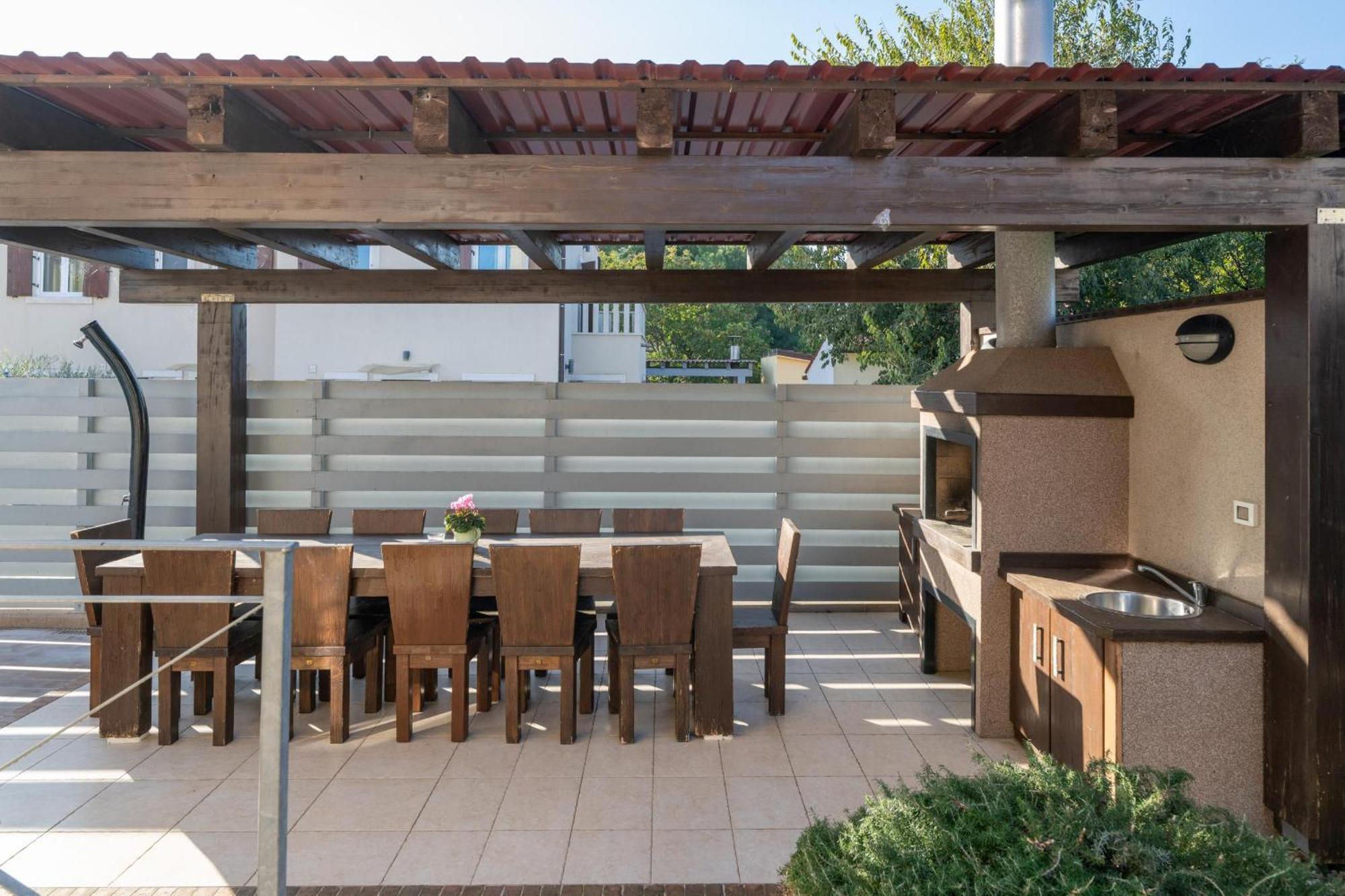 Villa Castagna Near The Sea With Private Pool And Sauna Premantura Eksteriør billede