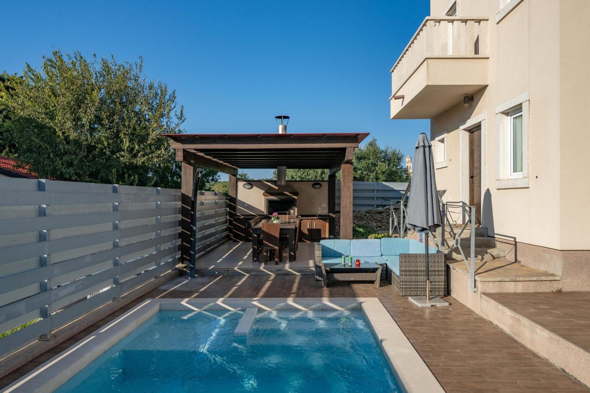 Villa Castagna Near The Sea With Private Pool And Sauna Premantura Eksteriør billede