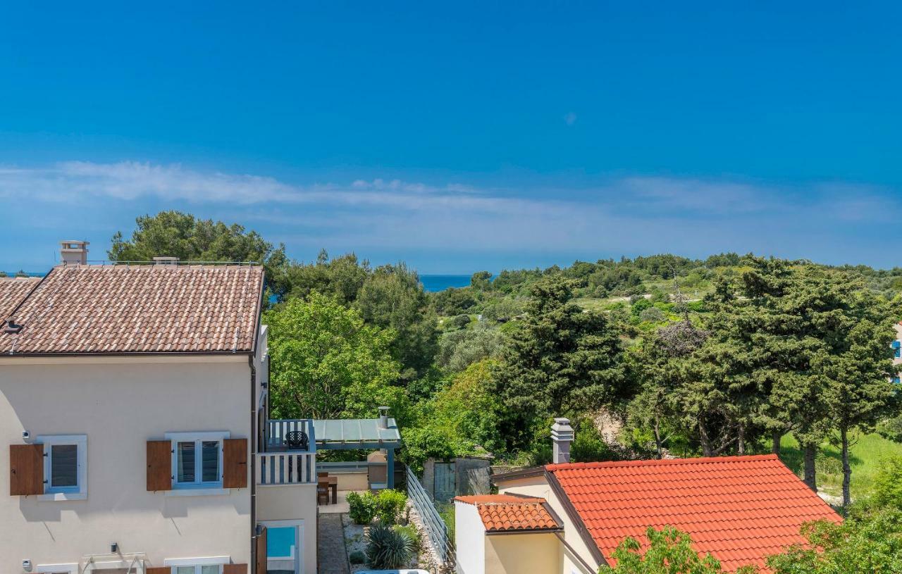 Villa Castagna Near The Sea With Private Pool And Sauna Premantura Eksteriør billede
