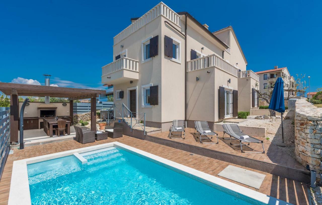 Villa Castagna Near The Sea With Private Pool And Sauna Premantura Eksteriør billede