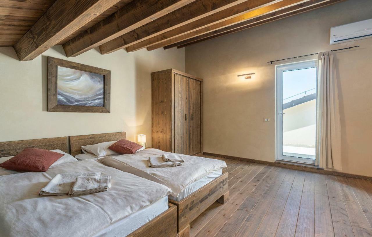 Villa Castagna Near The Sea With Private Pool And Sauna Premantura Eksteriør billede