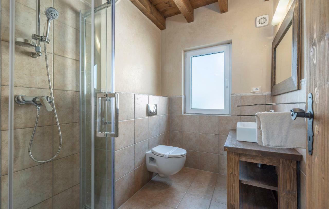 Villa Castagna Near The Sea With Private Pool And Sauna Premantura Eksteriør billede